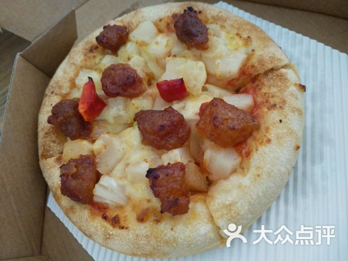 波彼比萨:从手工面团到外送餐桌,一家意式披萨店的经营门道